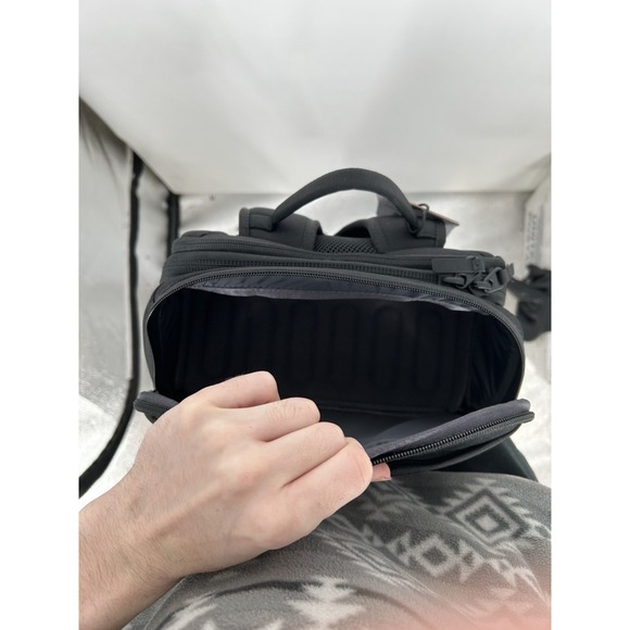 Nomatic Luma Camera Pack 18L Black Camera Backpack Adjustable Shoulder Straps